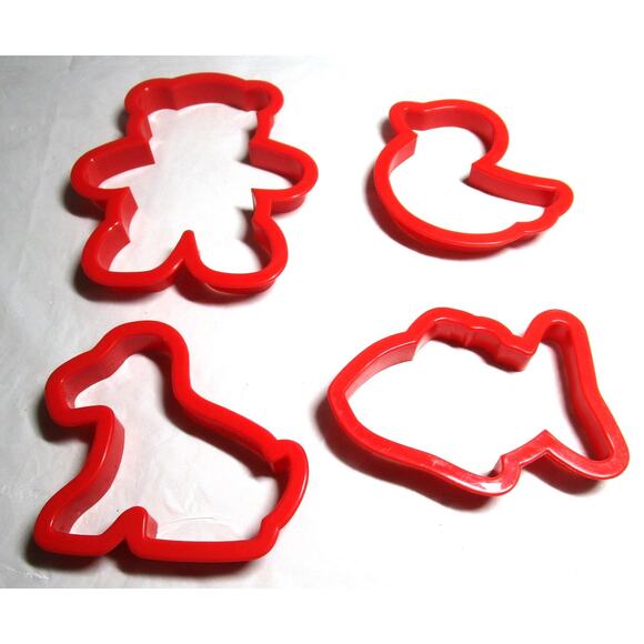 Wilton Cookie Cutters Set of Four Animals Orange Plastic Dog Fish Chick Bear - Picture 1 of 2